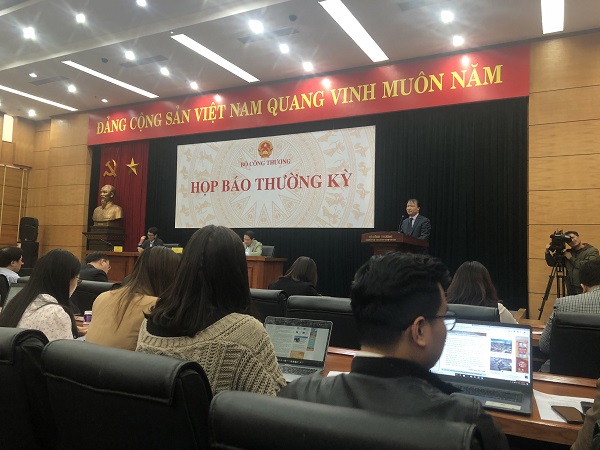 Một vụ trưởng Bộ Công Thương bị phê bình nghiêm khắc vì đi nước ngoài quá hạn