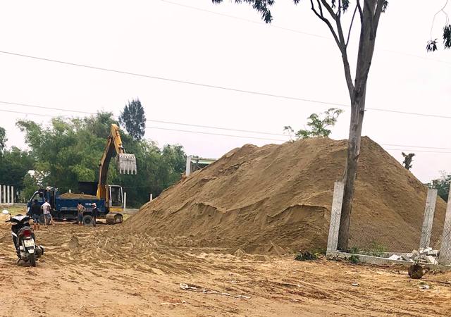 N&uacute;i c&aacute;t khổng lồ