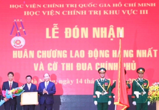 Thủ tướng trao Huân chương Lao động hạng Nhất cho Học viện Chính trị khu vực III