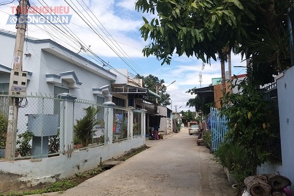 Gần phân nửa số hộ dân sống ở con hẻm 125 Trần Hưng Đạo, phường Đoàn Kết, thị xã Ayun Pa hơn 50 năm nay vẫn chứ có GCN QSDĐ