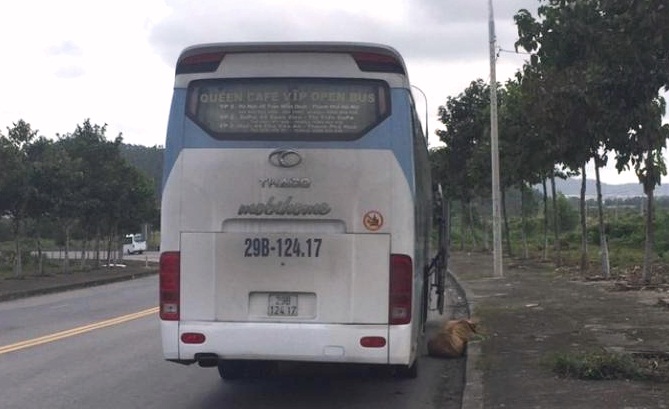 Đà Nẵng: Phát hiện hơn 2 tấn giò chả, hàng lậu ngụy trang trên xe khách