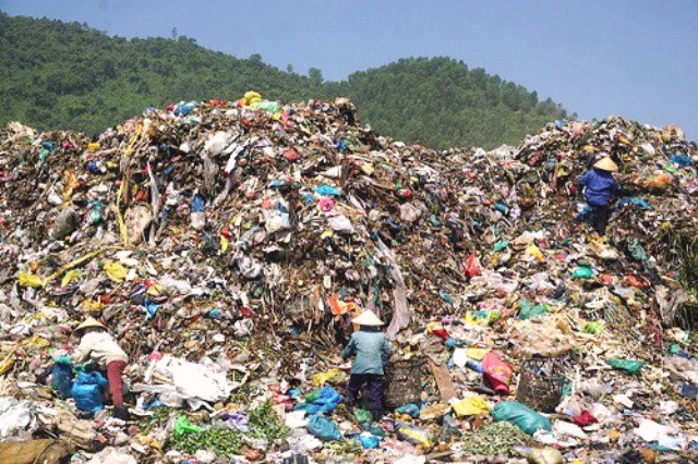 Bãi rác Khánh Sơn quá tải