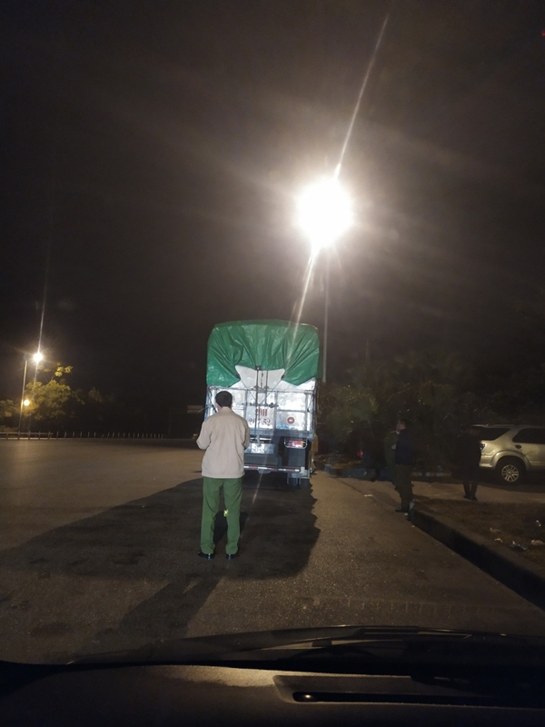 Bắt giữ 3 xe tải chở 30 tấn bánh kẹo không rõ nguồn gốc xuất xứ