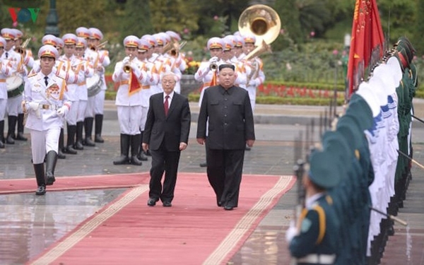 Tổng Bí thư, Chủ tịch nước Nguyễn Phú Trọng mời Chủ tịch Triều Tiên Kim Jong-un duyệt đội danh dự