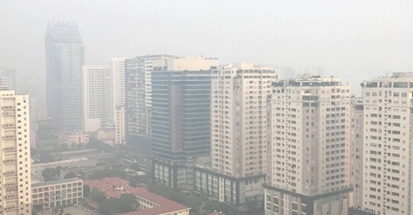 Chất lượng không khí ở Hà Nội và TP.Hồ Chí Minh ngày càng sụt giảm vào những tháng cuối năm (Ảnh: Lê Quân/TNO)
