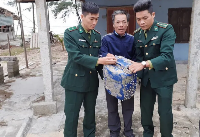 Thừa Thiên Huế- Thu giữ hơn 16kg ma tuý trôi dạt vào bờ biển