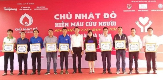 Tuy&ecirc;n dương c&aacute;c c&aacute; nh&acirc;n