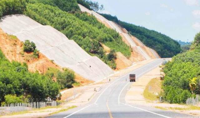 đường tr&aacute;nh cao tốc