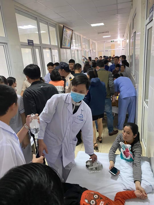 Hiện các em học sinh đang được cấp cứu tại Bệnh viện Nhi Thanh Hóa