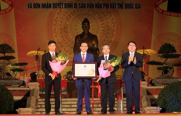 Trao bằng công nhận lễ hội đền Trạng Trình Nguyễn Bỉnh Khiêm là di sản văn hóa phi vật thể Quốc gia