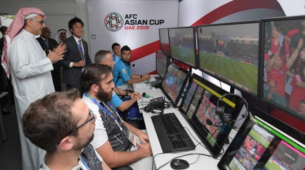 VAR lần đầu tiên được sử dụng tại Asian Cup 2019