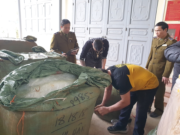 Lạng Sơn: Thu giữ 1.000 lọ thuốc kháng sinh do Trung Quốc sản xuất