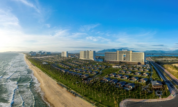 Quần thể khu nghỉ dưỡng Radisson Blu Resort Cam Ranh và Movenpick Resort Cam Ranh được phát triển bởi Eurowindow Holding