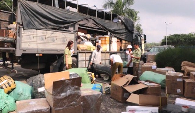 Xew tải chơ rhangf h&oacute;a