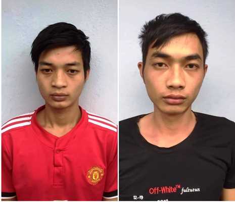 Đối tượng Nguyễn Văn Hùng (áo đỏ) và Nguyễn Hồng Quân bị Công an huyện Lập Thạch bắt giữ trong vụ án mua bán trái phép chất ma túy