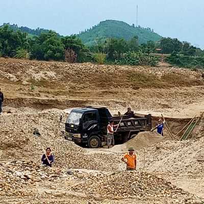 Tình trạng khai thác cát, sỏi trái phép trên địa bàn xã Vĩnh Lợi vẫn tiếp tục tái diễn