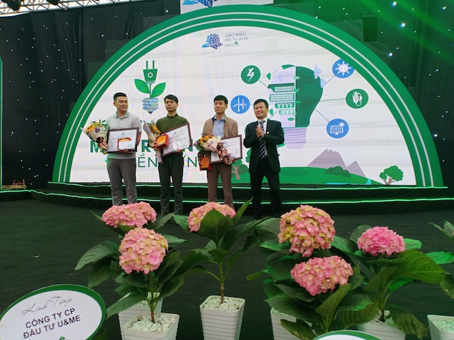 3 trong số 6 t&aacute;c giả được trao giải 