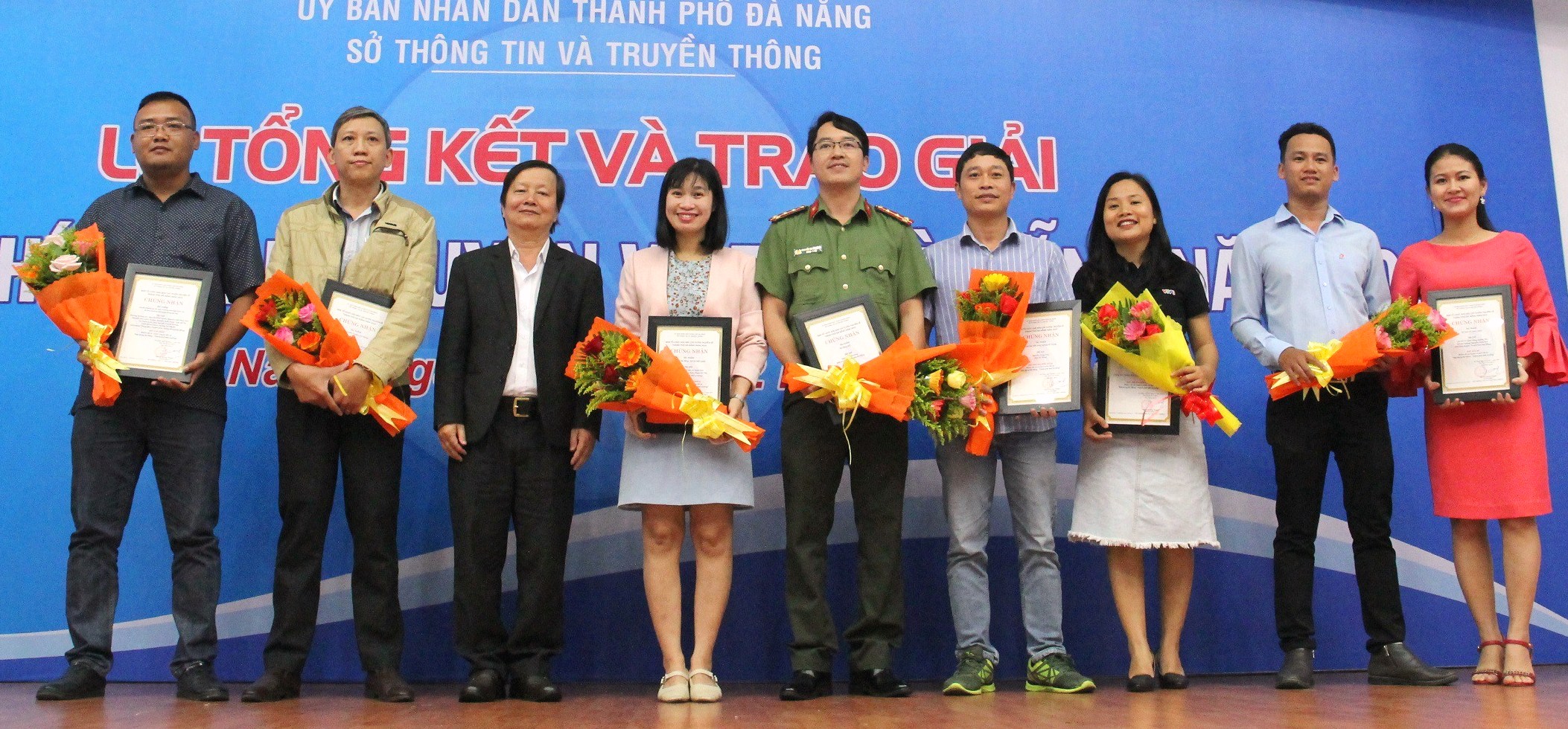 Nh&oacute;m tuy&ecirc;n truyền về