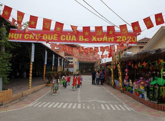 Trường MN Hoa Mai (Bình Xuyên): Tổ chức Hội chợ quê cho bé và giao lưu Bé tài năng
