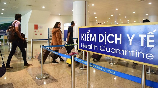 Kiểm dịch y tế tại Cảng hàng không quốc tế Nội Bài (Ảnh: VnExpress)