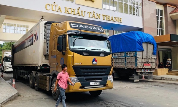 Trong 2 ngày, số lượng xe nông sản, hoa quả chờ làm thủ tục thông quan tại cửa khẩu Tân Thanh đã lên đến 514