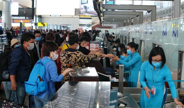 Vietnam Airlines từ chối làm thủ tục trước chuyến bay cho những hành khách không tự trang bị khẩu trang cá nhân