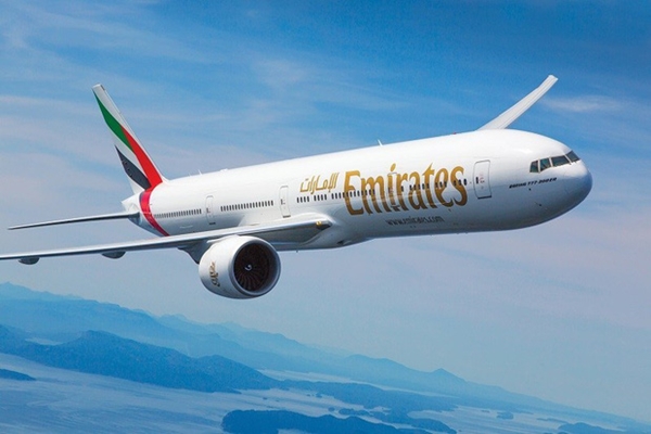 Chuyến bay EK392 của hãng Emirates có hành khách nguy cơ cao nhiễm Covid-19