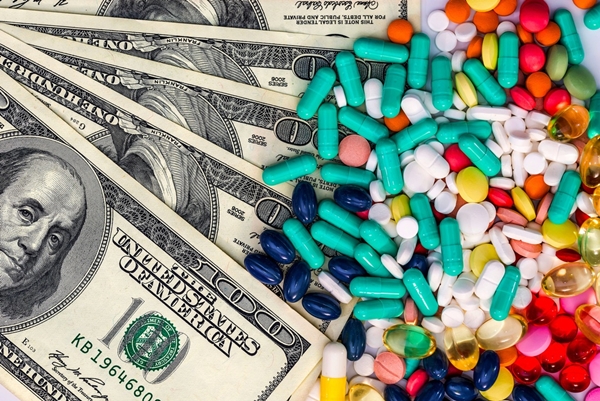 Các đại gia dược phẩm kiếm lãi khổng lồ từ những loại thuốc được phát triển bằng tiền thuế của người dân Mỹ (Ảnh: NYT)