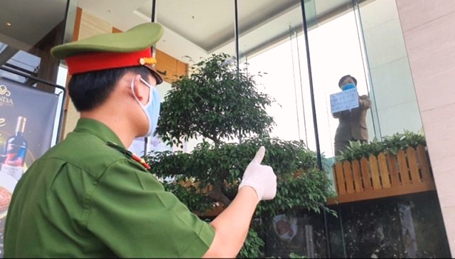 Đà Nẵng: Bức ảnh chuyện người tử tế của nữ nhà báo Hoài Thu về dịch Covid-19 “đốn tin” độc giả