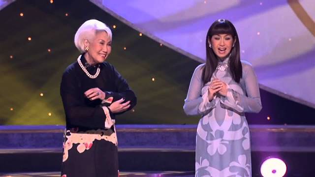 Ca sĩ &Yacute; Lan v&agrave; mẹ, danh ca Th&aacute;i Thanh