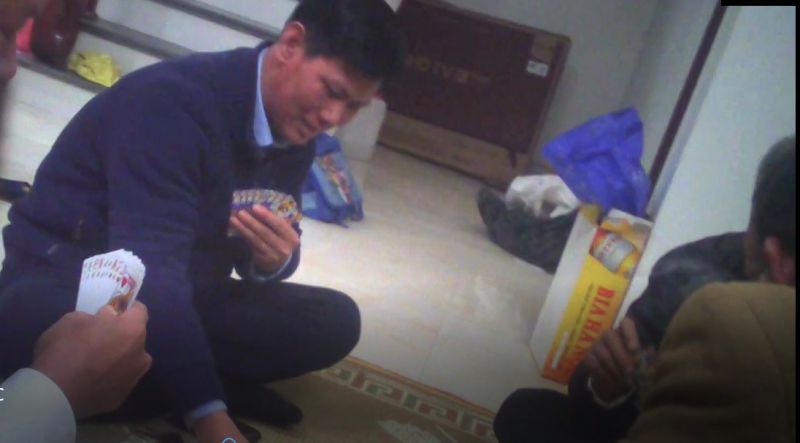 Hà Nội: Đang xác minh thông tin một người giống Bí thư xã Cao Viên đánh bạc?