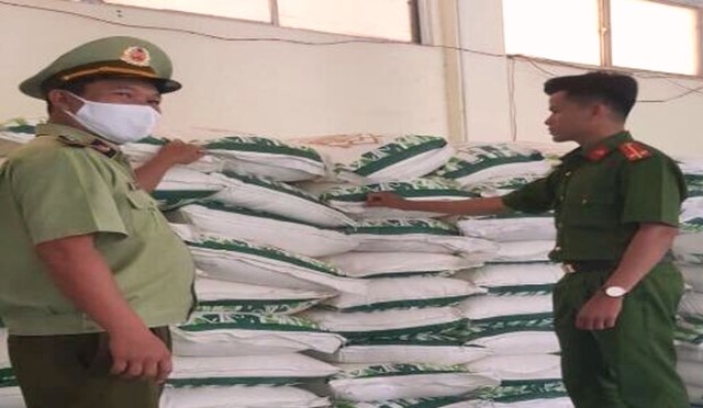 Lực lượng QLTT Phú Yên tạm giữ 21.000kg đường tinh luyện do nước ngoài sản xuất không có nhãn phụ tiếng Việt