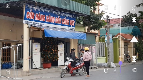Cửa hàng bán lẻ xăng dầu số 5 chợ Gốc nằm trên địa bàn xã Bình Thanh huyện Kiến Xương, Thái Bình vào thời điểm lúc 16h15 ngày 14/2/2020 phóng viên và người dân ghi nhận chủ cửa hàng chưa thực hiện điều chỉnh giá bán xăng dầu theo quy định