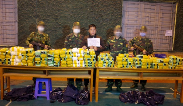 Phá vụ án vận chuyển 246 kg ma tuý đá qua biên giới