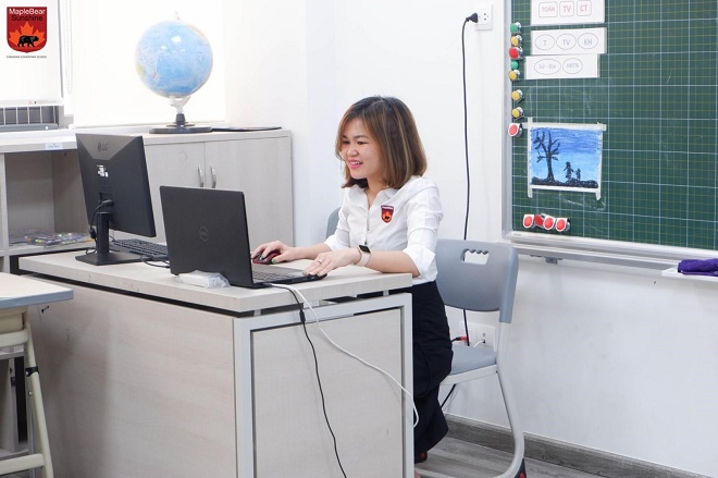 Thông qua kênh tương tác, trẻ sẽ được tiếp xúc và làm quen với các thầy cô giáo người Việt và nước ngoài.