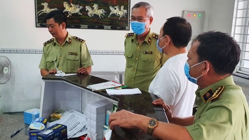 Lực lượng Quản lý thị trường tỉnh Đồng Nai kiểm tra cơ sở sản xuất khẩu trang