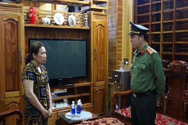 Đại tá Trần Hải Quân, Giám đốc Công an tỉnh Quảng Bình trực tiếp chỉ đạo các đơn vị khám xét khẩn cấp nơi ở của đối tượng Nguyễn Minh Thảo