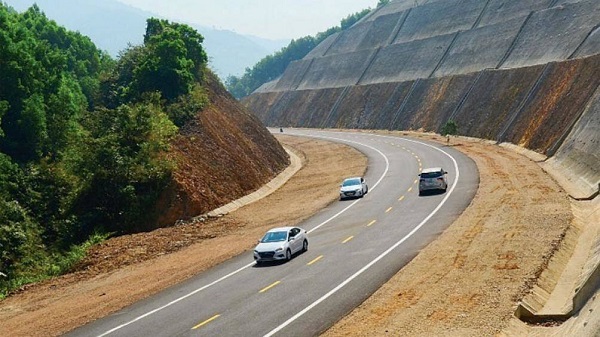 Dự án cao tốc Bắc - Nam đoạn Nghi Sơn (Thanh Hóa) - Diễn Châu (Nghệ An) được đầu tư theo hình thức PPP có chiều dài gần 50km, tổng mức đầu tư khoảng 8.380 tỷ đồng (Ảnh minh họa)