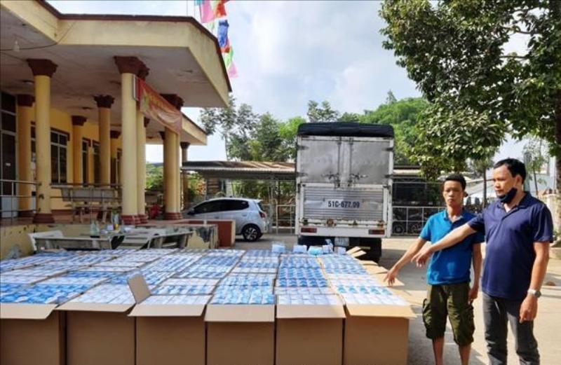 Tang vật gần 300.000 khẩu trang không hóa đơn, chứng từ bị Công an Tây Ninh bắt giữ
