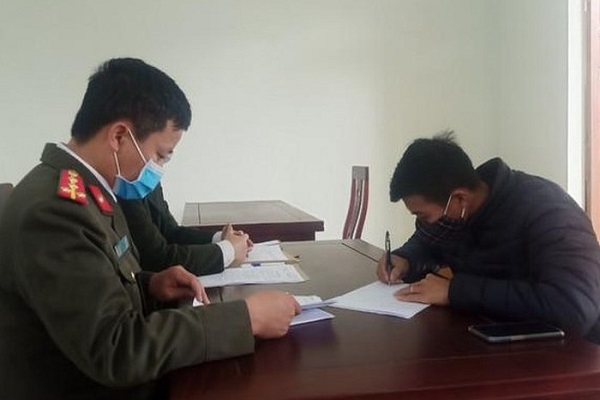 Nguyễn Hữu Châu viết bản cảm kết tại cơ quan công an