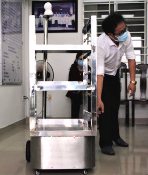 Robot BK-AntiCovid v&agrave;o hoạt động trong khu c&aacute;ch ly Bệnh viện Phụ sản - Nhi Đ&agrave; Nẵng