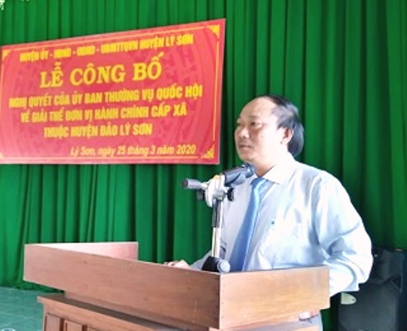 Chủ tịch UBND huyện Lý Sơn Nguyễn Quốc Việt phát biểu tại lễ công bố.