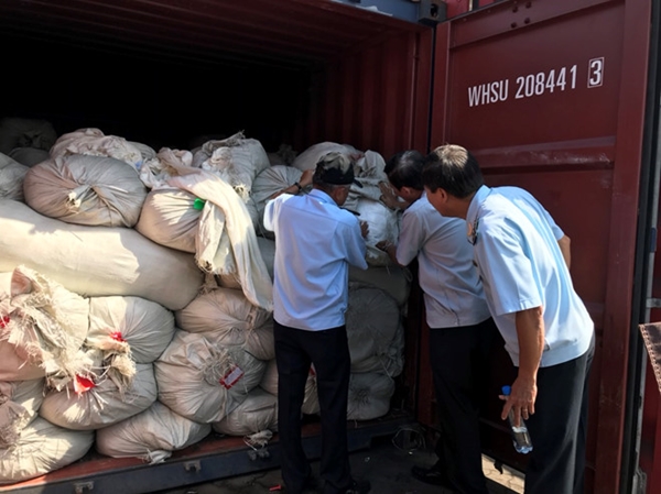 TP.HCM: Chuyển công an điều tra vụ nhập khẩu 3 container hàng giả mạo xuất xứ