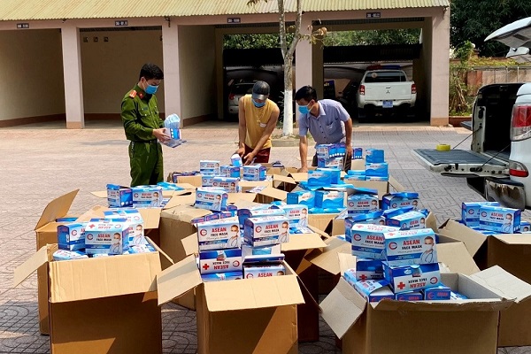 Lực lượng chức năng Hà Tĩnh phát hiện, bắt giữ 50.000 khẩu trang y tế không rõ nguồn gốc