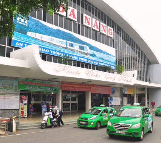 Đà Nẵng: Đóng cửa hàng trong nhà ga, giãn chuyến xe buýt, các siêu thị bán giao hàng tại nhà