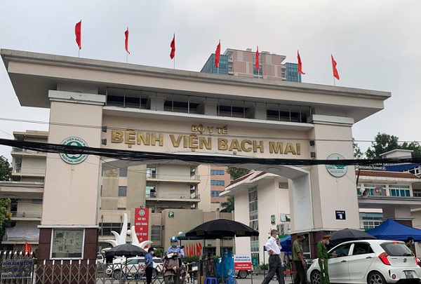 Bệnh viện Bạch Mai đã tiến hành cách ly toàn bộ bệnh viện trong khi hai nhân viên của Công ty Trường Sinh có kết quả dương tính với SARS-COV-2