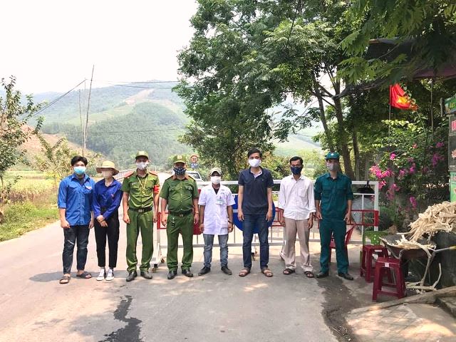 To&agrave;n x&atilde; c&oacute; 7 th&ocirc;n bố tr&iacute; dọc ven s&ocirc;ng Cu Đ&ecirc; v&agrave; c&oacute; 2 th&ocirc;n người đồng b&agrave;o d&acirc;n tộc người Cơ Tu đang sinh sống.