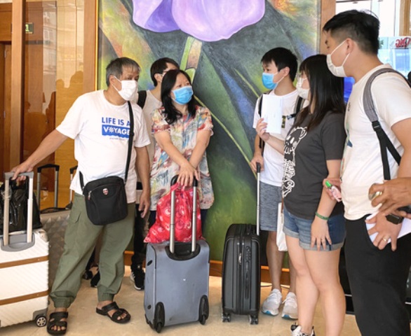 Đà Nẵng: K.S dừng đón khách, hàng quán đồng loạt đóng cửa ngày đầu thực hiện “lệnh giới nghiêm”