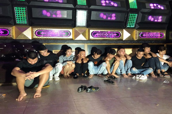 10 thanh niên nam, nữ thác loạn ma túy tại quán karaoke ở Quảng Bình