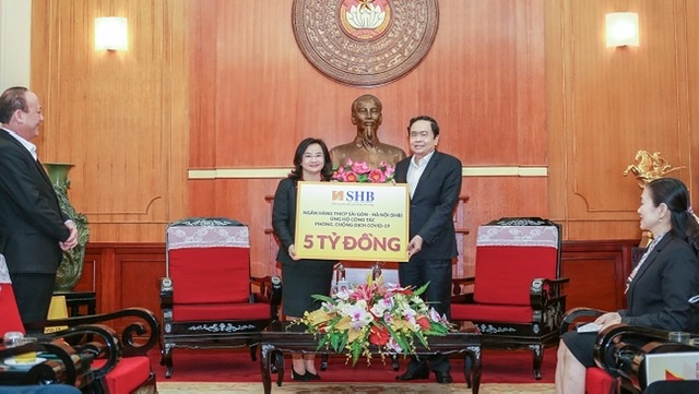 Trước đó, SHB đã trao 5 tỷ đồng ủng hộ công tác phòng chống dịch COVID-19 thông qua Ủy ban Trung ương Mặt trận Tổ quốc Việt Nam.